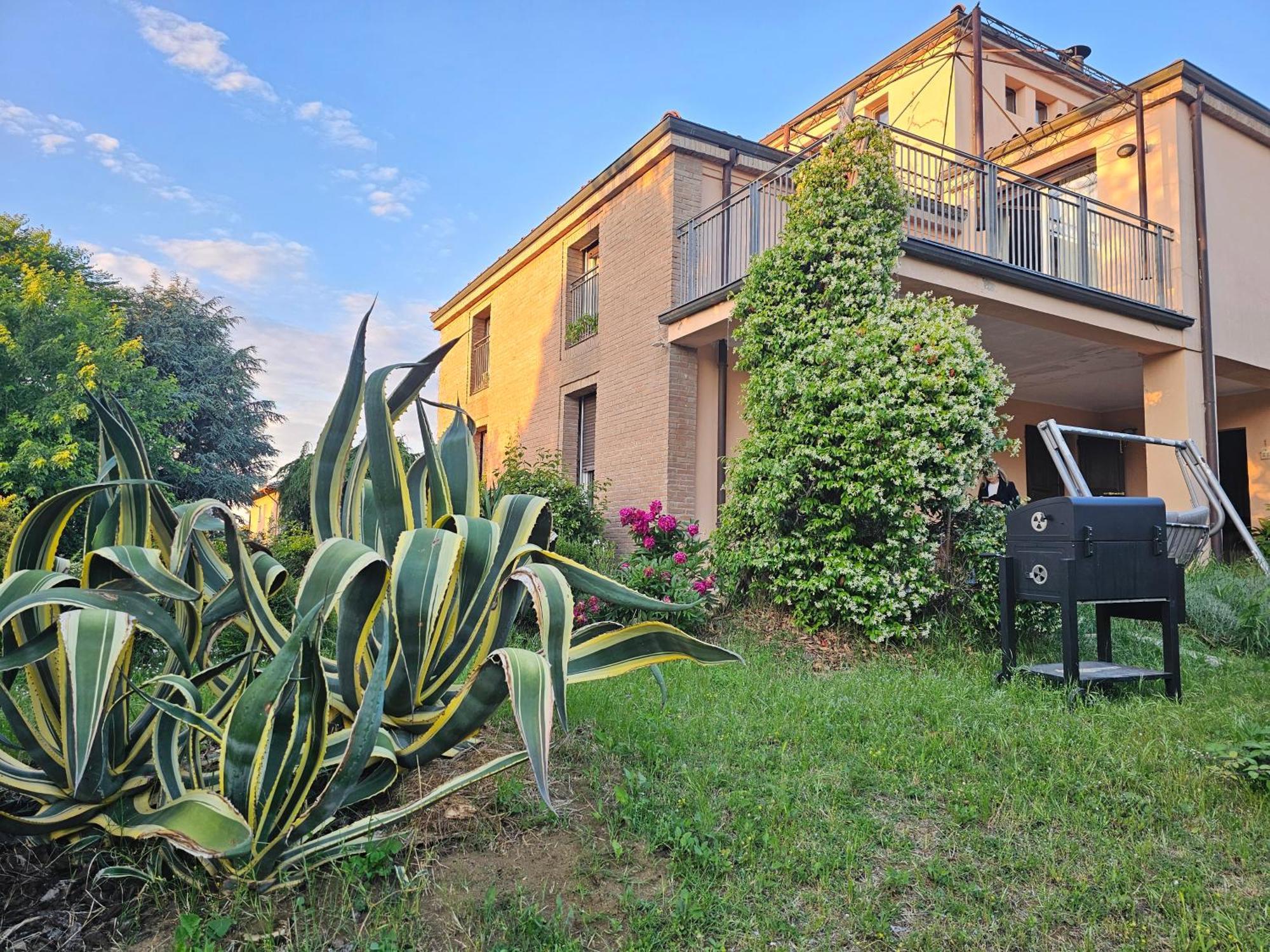 Вілла Casa Vincenzo 130 Mq Con Portico Ed Ingresso Esclusivo Dal Giardino Felino Екстер'єр фото